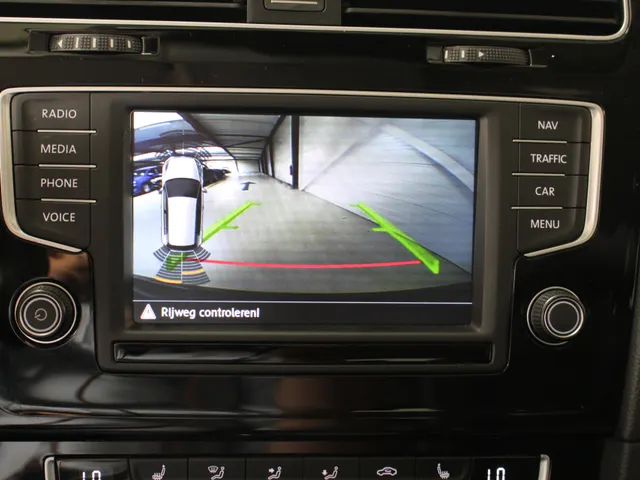 Volkswagen Golf 1.4 TSI Business Edition Connected Navigatie | Camera | Panoramadak | Sportstoelen