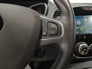 Renault Captur 0.9 TCe Version S | Navigatie | Airco | Cruise Control | Bluetooth | Parkeersensoren | Lichtmetalen Velgen | panoramadak