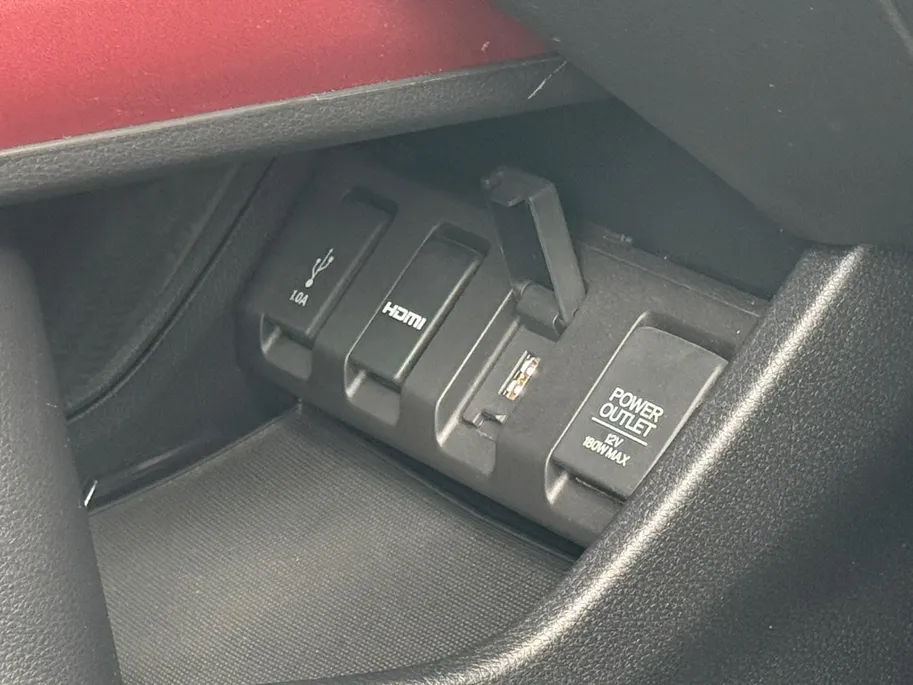 Honda HR-V 1.5 i-VTEC Elegance | Automaat | Trekhaak | Achteruitrijcamera | Stoelverwarming | Led koplampen | Dealer onderhouden |