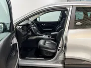 Renault Kadjar 140PK TCe Intens Automaat | Trekhaak (1500 KG) | Panoramadak | 19' Lichtmetalen Velgen | Stoelverwarming | Navi | Camera | Climate Control | Adaptieve Cruise Control | Leder |