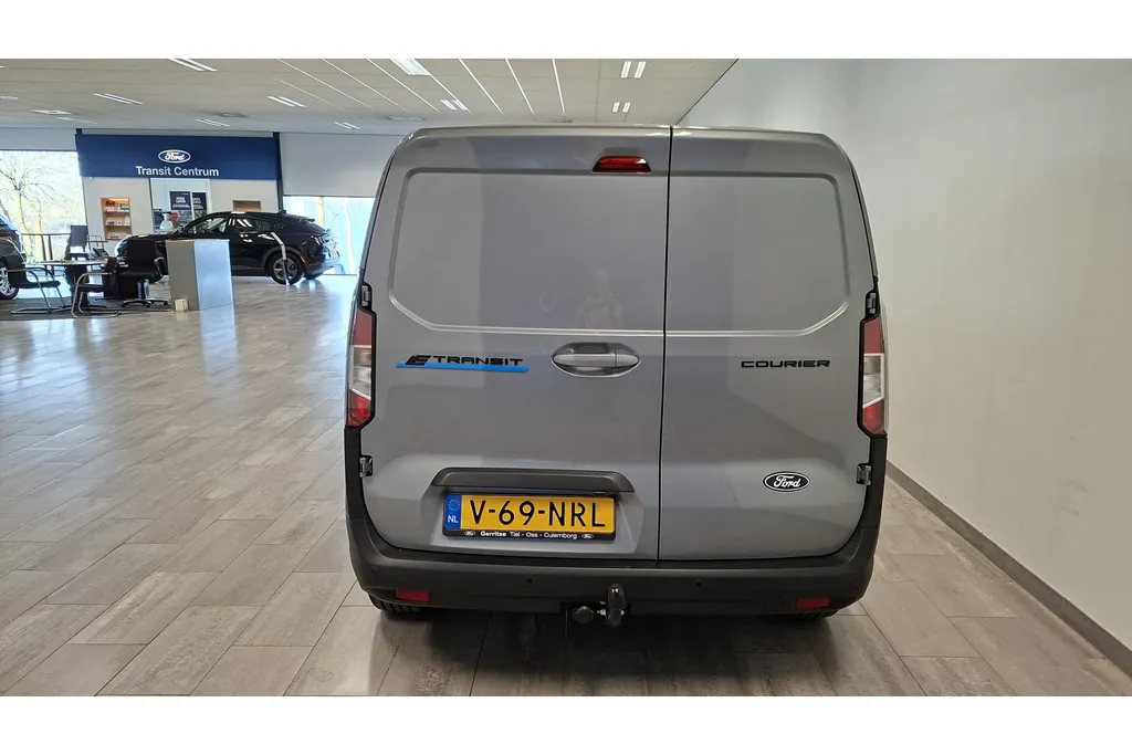Ford E-Transit Courier Limited 136 PK 44 kWh accu