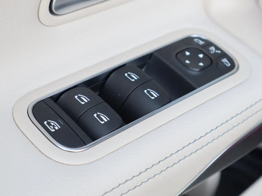 Mercedes-Benz A-Klasse 250 e Star Edition Luxury Line l Keyless l Achteruitrij camera l Stoelverwarming l Leder
