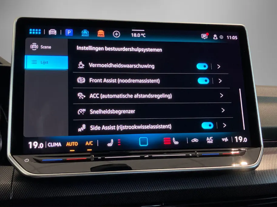 Volkswagen Golf 1.5eTSI/150PK R-Line DSG · Navigatie · Harman/Kardon sound · Camera · Apple/Android Car Play · Garantie t/m 05-10-2030 of 100000km.