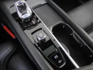 Volvo XC60 2.0 T8 Plug-in hybrid AWD Ultimate Black Edition | Trekhaak elektr. | Luchtvering | Schuifdak | Leer | Geheugenstoelen | B&W audio | Stoelventilatie | Winterset | Zeer nette auto |