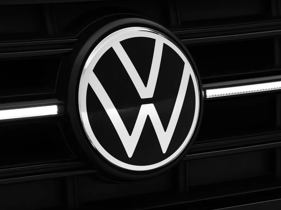 Volkswagen Touareg 3.0 TSi 462pk DSG eHybrid 4MOTION R · SOH 96.9% · Panoramadak · 360 Camera · Luchtvering · Wegklapbare Trekhaak · Stoelventilatie · Elek. Voorstoelen · 21'' Inch ·