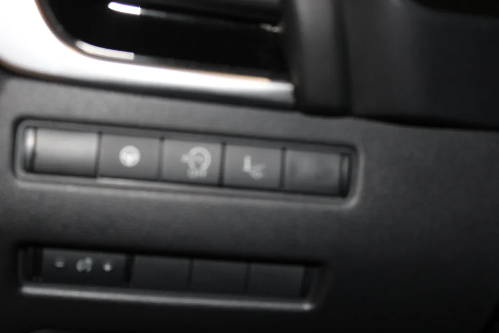 Nissan QASHQAI 1.3 MHEV Premiere Edition | Head-up display| Trekhaak | 1400kg trekgewicht| 360grd camera | PDC voor en achter | Navigatie | Apple carplay & Androidauto | Climate Controle | Pro-pilot |