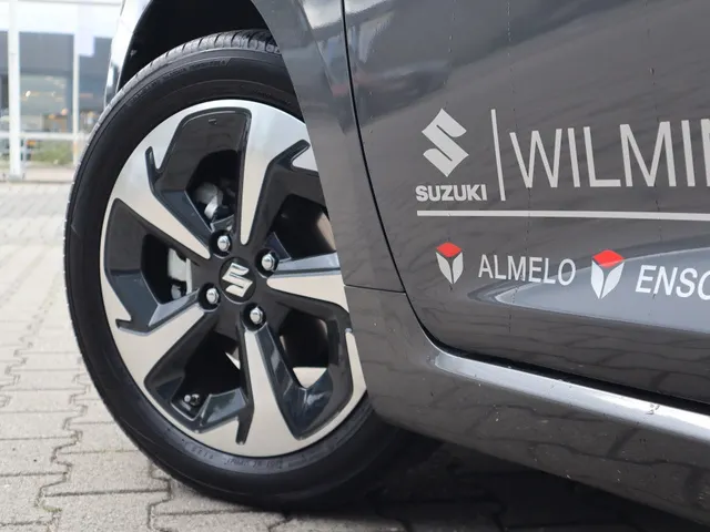Suzuki Swift 1.2 Style Smart Hybrid