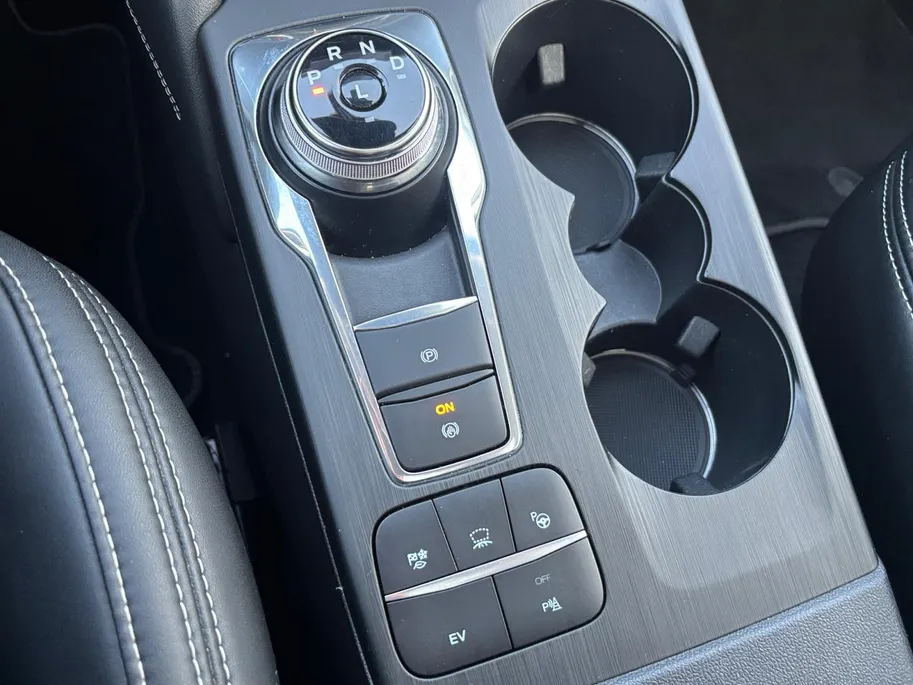 Ford Kuga 2.5 PHEV Vignale | Panoramadak | Trekhaak | Winter Pack | Driver assistance Pack | Elektr. Achterklep | Lederen Elektr. stoelen | 12 maanden garantie! |