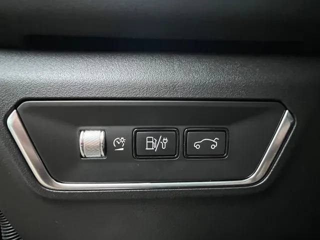 Lynk & Co 01 1.5 AUTOMAAT | 360 CAMERA | PANORAMA DAK | EL A. KLEP | ADAPTIVE CRUISE | ZWARTE HEMEL | ROLHOES |