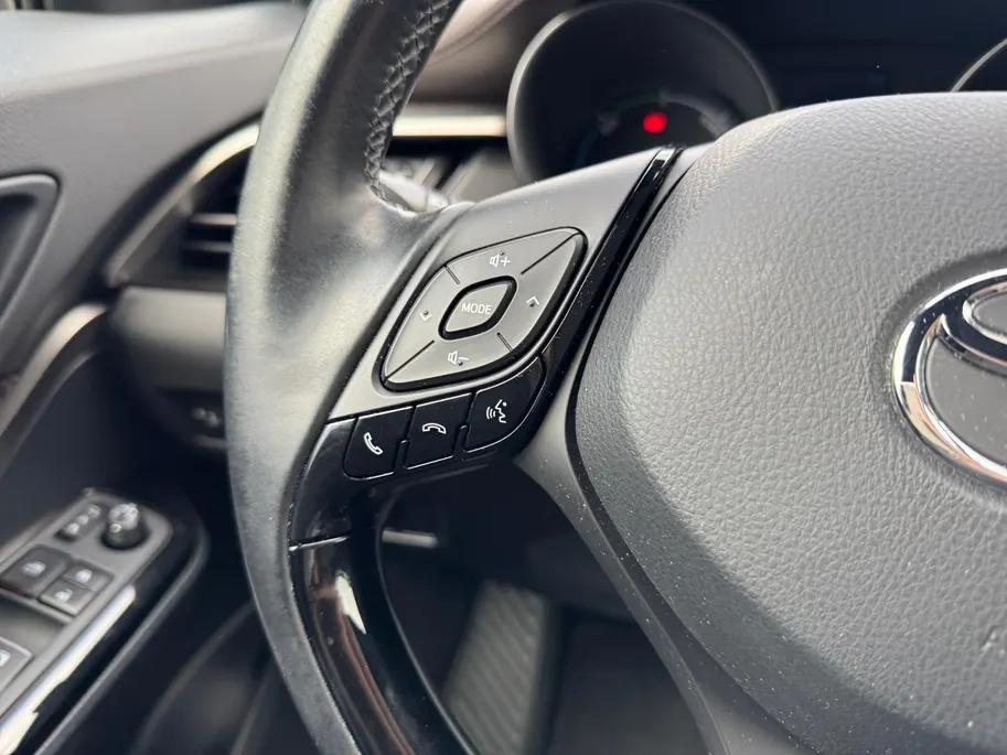 Toyota C-HR 1.8 Hybrid Executive | Climate control | Trekhaak | Keyless | Adaptive cruise control | Navigatie