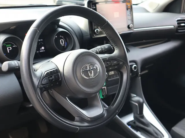 Toyota Yaris 1.5 Hybrid Dynamic Limited | Stoelverwarming | Parkeersensoren