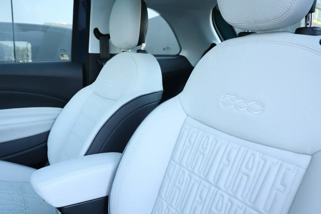 Fiat 500e La Prima by Bocelli 42 kWh | JBL | Winter | Camera | 17′