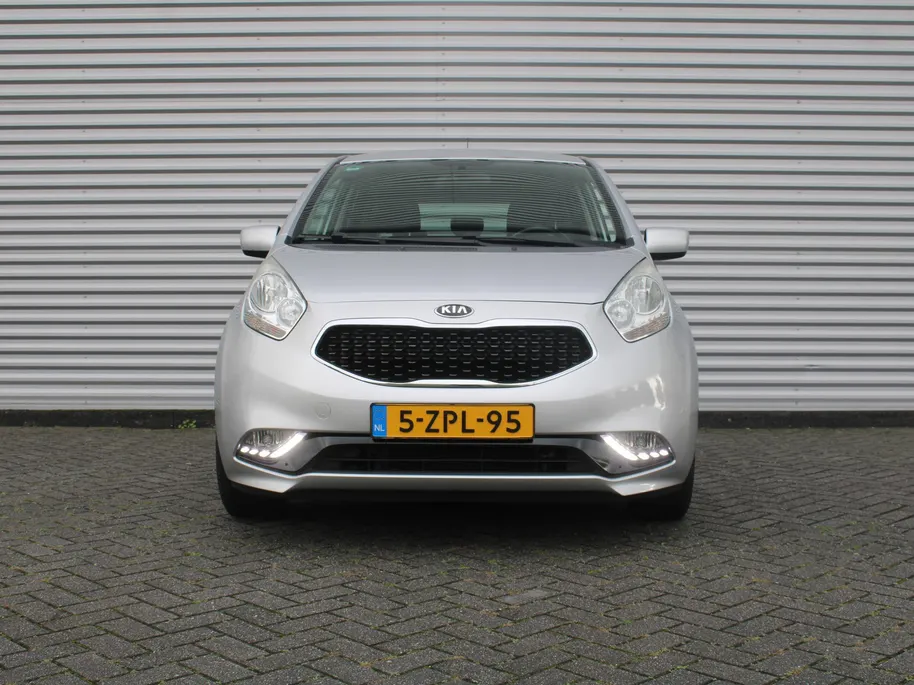 Kia Venga 1.4 CVVT First Edition | 16' LM | Trekhaak | Navi | Airco | Cruise | Camera | PDC | All seasons |