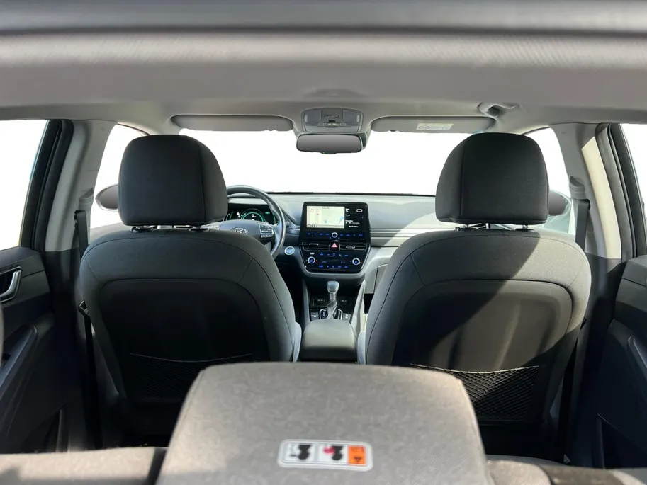 Hyundai IONIQ 1.6 GDi PHEV Premium | 52km elektrisch WLTP | Navigatie | Trekhaak | Climate Control | Apple Carplay & Android Auto | Parkeersensoren rondom | Stoel- en stuurverwarming |