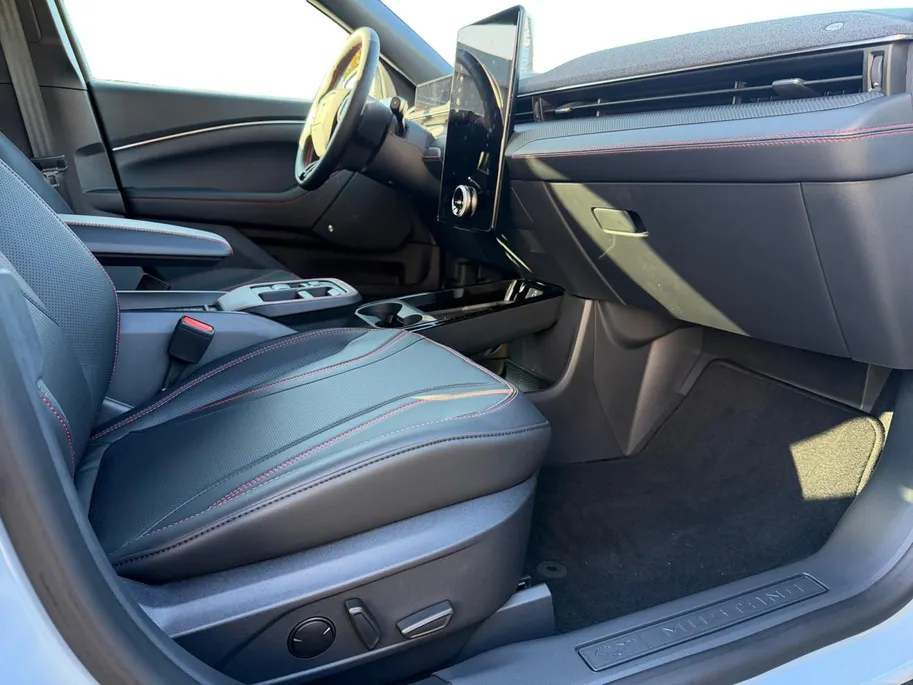 Ford Mustang Mach-E Extended Premium RWD 88 kWh | Direct Leverbaar | €1000,- Voordeel | 360 Camera | Winterpack | 19 LM Velgen | Technology Pack | Rijklaar Prijs | B&O Audio |