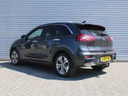 Kia e-Niro ExecutiveLine 64 kWh | Trekhaak | Warmtepomp | Stuur-/stoelverwarming + ventilatie | Leer | Camera | Stoelgeheugen | Dodehoek detectie | LED | 17' LM |