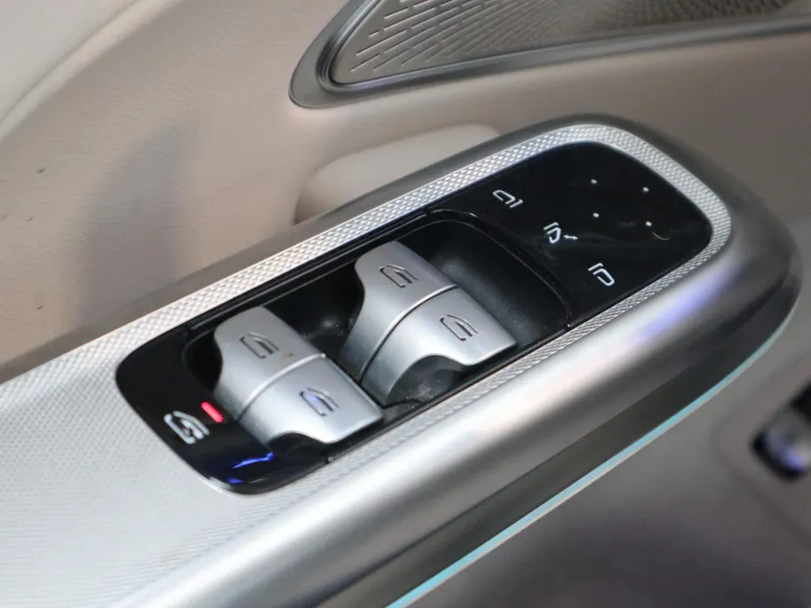 Mercedes-Benz E-Klasse Estate 300 e Exclusive Line l Trekhaak l Panoramadak l stoelverwarming l Leder