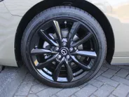 Mazda 3 2.0 e-SkyActiv-X M Hybrid 186 Homura | Stoelverwarming | Camera | Dodehoek detectie | HUD | 18' LM | LED | Cruise adapt. |