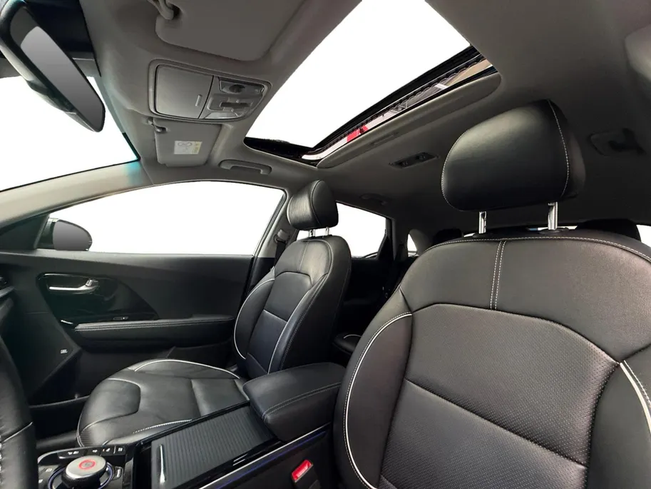 Kia e-Niro ExecutiveLine 64 kWh Full options | Stoelverwarming + verkoeling | Navigatie / Carplay | Dodehoekdetectie | Memory seat