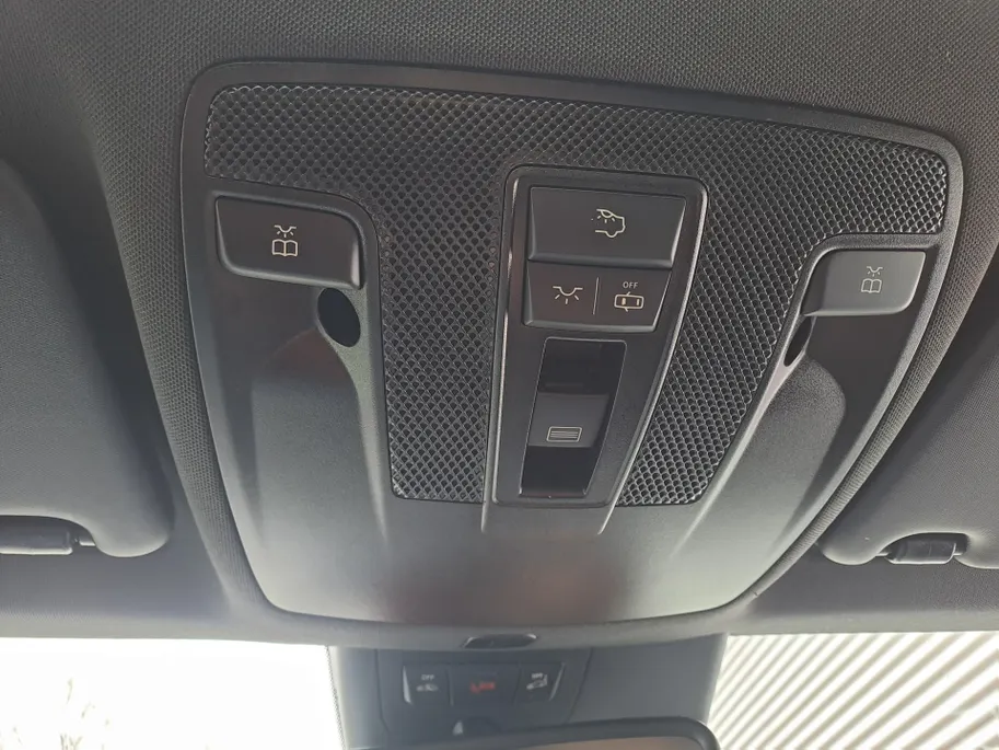 Mercedes-Benz GLA 180 Business Solution AMG AUTOMAAT | Trekhaak | Cruise | Panorama Schuif/kantel Dak | Navigatie | Camera | AMG-styling