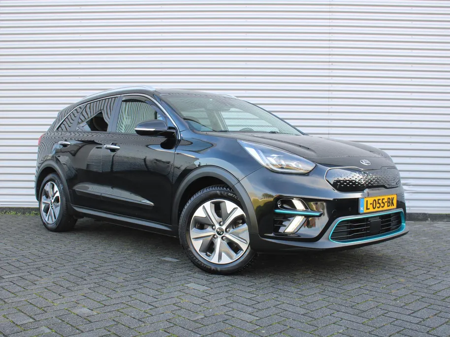 Kia e-Niro ExecutiveLine 64 kWh | Trekhaak | Stuur-/stoelverwarming + ventilatie | Leer | 17' LM | Cruise adapt. | Dodehoek detectie | LED | JBL audio |
