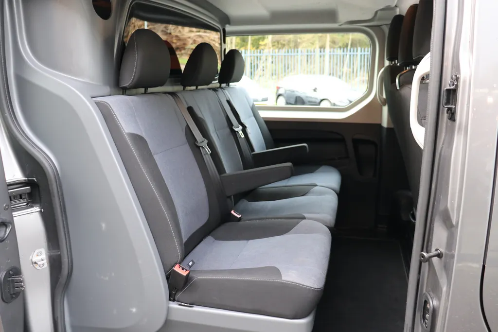 Opel Vivaro 1.6 CDTI L2H1 DC Business+ EcoFlex EX. BTW 1e eigenaar Lease v.a. 395,- p/m
