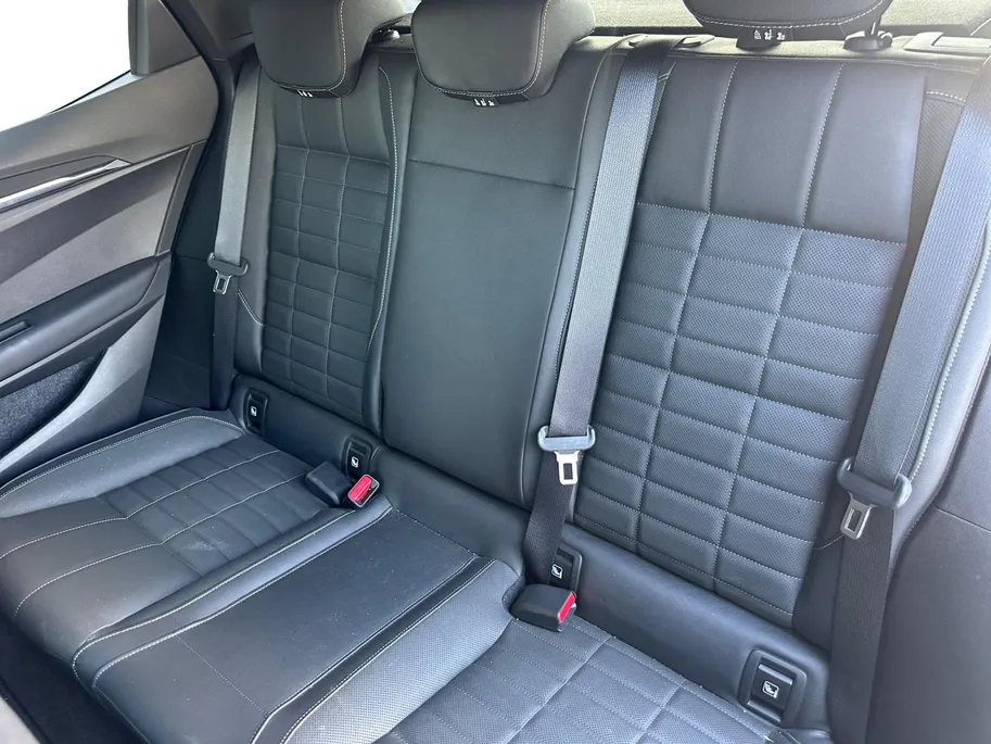 Renault Megane E-Tech comfort range iconic 60 kWh | Stuur & Stoelverwarming | Elektrische Stoelverstelling | Sfeerverlichting | Apple Carplay & Android Auto | Harman & Kardon Audio | Camera | Navigatie | Parkeersensoren | Rijdende Demo