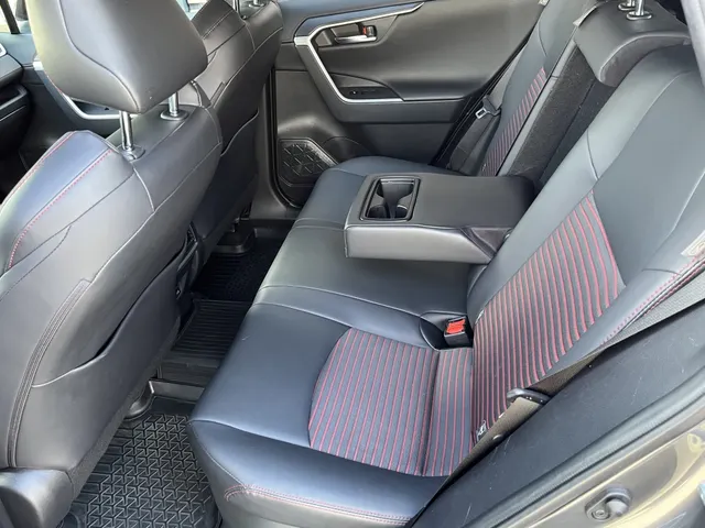 Toyota RAV4 2.5 Plug-in Style Bi-Tone | 360 Camera | Trekhaak 1500KG trekgewicht
