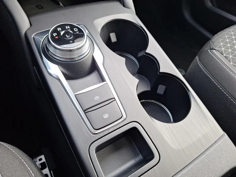 Ford Kuga 2.5 PHEV Titanium | Panoramadak | Camera | Navigatie | Climate Control | Draadloze Apple Carplay&Android Auto | 17' Lichtmetaal | Parkeersensoren |