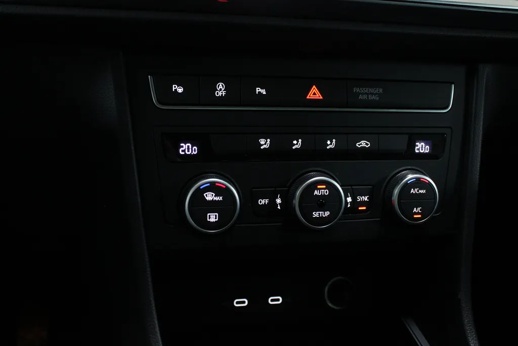 SEAT Ateca 1.5 TSI Style Business Intense / NAVIGATIE / CAMERA / APPLE CARPLAY / ANDROID AUTO / FULL LED /