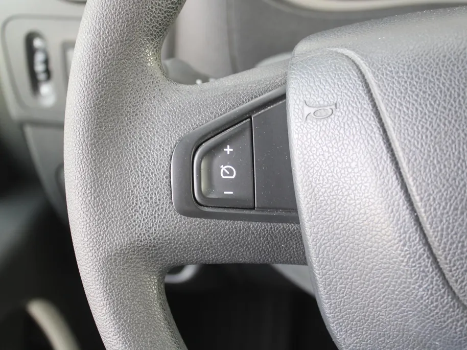 Renault Master T33 2.3 dCi L2H2 Stop & Start | Automaat | Trekhaak | Camera | Airco | Navi | Cruise | 16' LM | PDC | Licht-/regensensor | Volledig betimmerd |