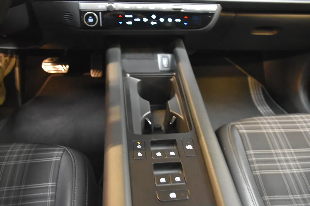 Hyundai IONIQ 6 77,4 kWh 325pk AWD First Edition I SOH 100% I Afn. trekhaak