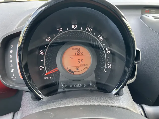 Toyota Aygo 1.0 VVT-i x-clusiv | Leder | Apple CAR Play