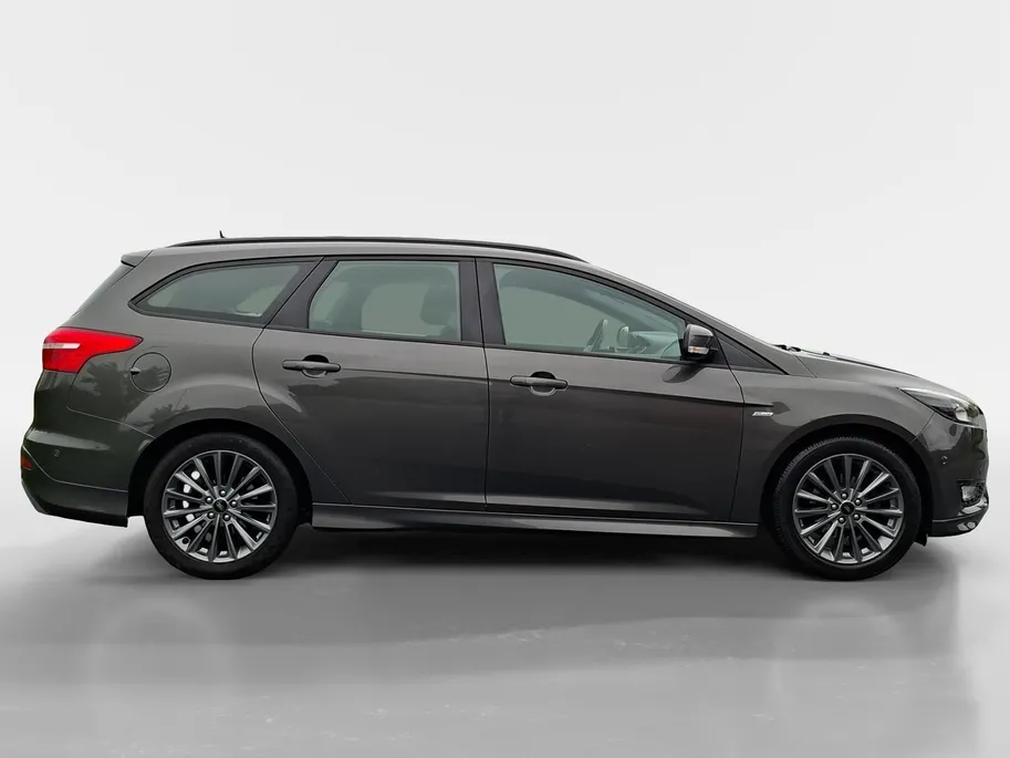 Ford Focus 1.0 ST-Line Wagon | Nieuwe distributieriem | Parkeersensoren | Navigatie | Climate Control | Voorruitverwarming | 17' Lichtmetaal | Trekhaak