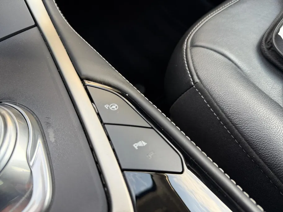 Ford Galaxy 2.5i HEV | Dealer onderhouden | Automaat | Pano dak | BLIS | 7 persoons | Lederen bekleding | Winter pack | Parkeersensoren voor en achter | Achteruitrijcamera | Cruise control | Apple carplay & Android auto | Privacy glas | Bovag garantie |