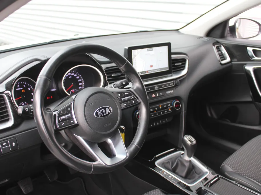 Kia Ceed 1.4 T-GDi DynamicPlusLine | 17 inch | Navi | Camera | Trekhaak | Stoel- Stuurverwarming |