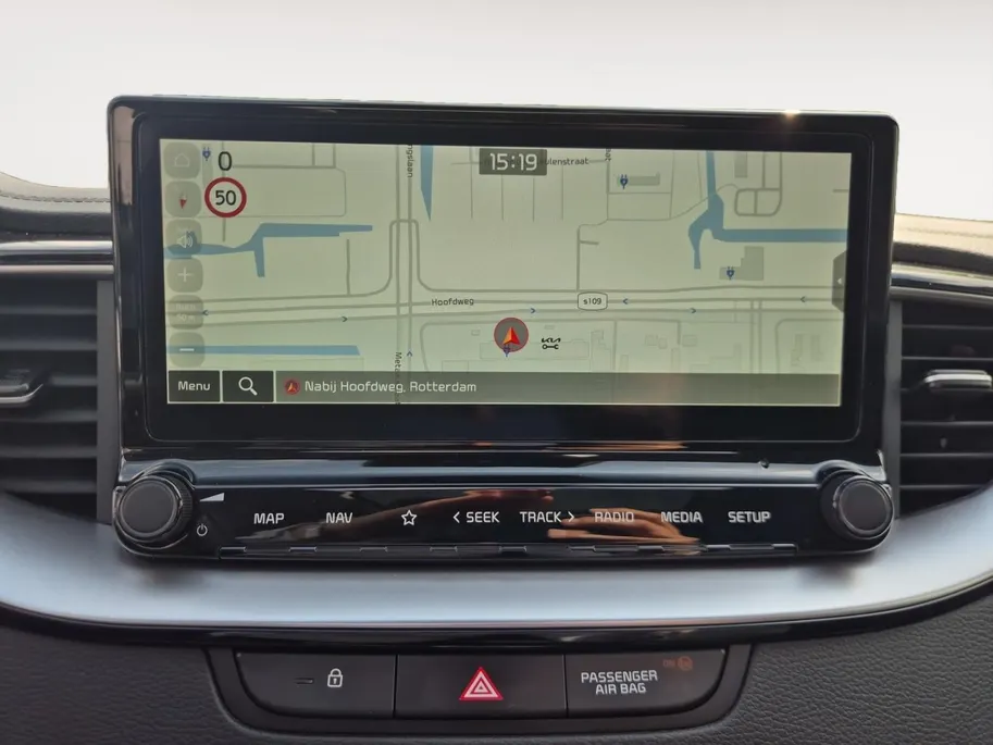 Kia XCeed Executiveline | Cruise Control | Climate Control | Camera | Memory Stoelen | Open Dak | Stoelverwarming | Stuurverwarming | Stoelverkoeling | Elektrische Kofferbak |