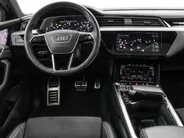 Audi Q8 Sportback e-tron 55 quattro S Edition 408pk / 115 kWh · SOH 93,6% · Panoramadak · 360 Camera · Luchtvering · Keyless · 360 Camera · Keyless · Matrix LED · 22'Velgen ·