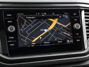 Volkswagen T-Roc 1.5 TSI 150pk Sport Business R · Panoramadak · Camera · Standkachel · Stoelverwarming · Navigatie · 19' Velgen · Elek. Inklapbare Spiegels ·