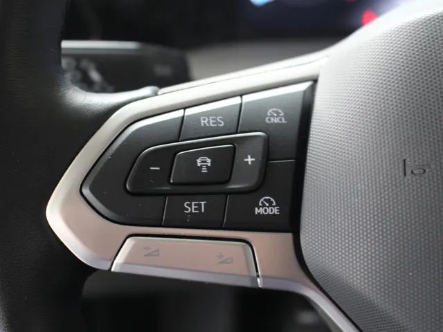 Volkswagen Golf 1.5 TSI Life Edition Apple Carplay | Climate Control | Parkeercamera | 4-seizoenenbanden