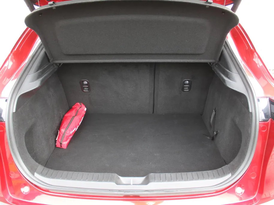 Mazda CX-30 2.0 e-SkyActiv-X M Hybrid Luxury | Trekhaak | Schuifdak | 18' LM | Leer | Elektr. stoelverstelling | Stuur-/stoelverwarming | HUD | 360 Camera | Winterset |