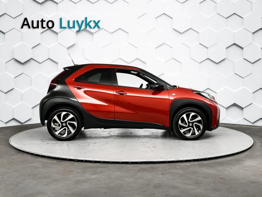 Toyota Aygo X 1.0 VVT-i S-CVT Pulse Plus Automaat | Keyless Entry | Parkeersensoren voor + achter | 17'' L.M. Velgen