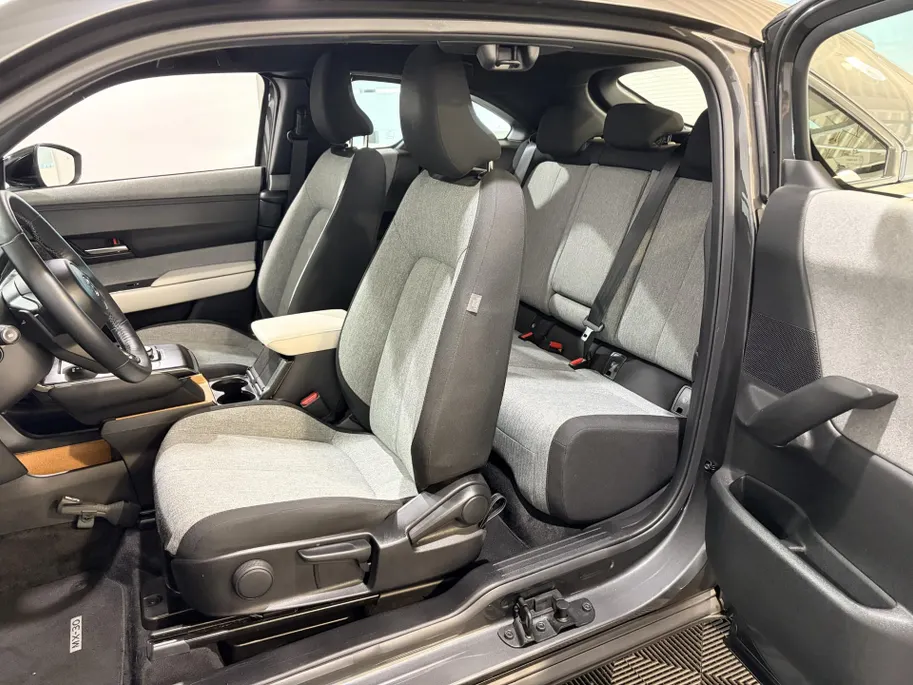 Mazda MX-30 170PK e-SkyActiv R-EV Exclusive-line PHEV Automaat | 1ste Eigenaar | Freestyle-Doors | Stoel & Stuurwiel Verwarming | Navigatie | Lichtmetalen Velgen | Dodehoek Detectie | Camera | Parkeersensoren |