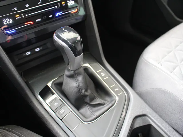Volkswagen Tiguan 1.5 TSI Life Navigatie | Trekhaak | Parkeercamera | All Season Banden