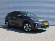 Kia e-Niro ExecutiveLine 64 kWh | Trekhaak | Warmtepomp | Stuur-/stoelverwarming + ventilatie | Leer | Camera | Stoelgeheugen | Dodehoek detectie | LED | 17' LM |
