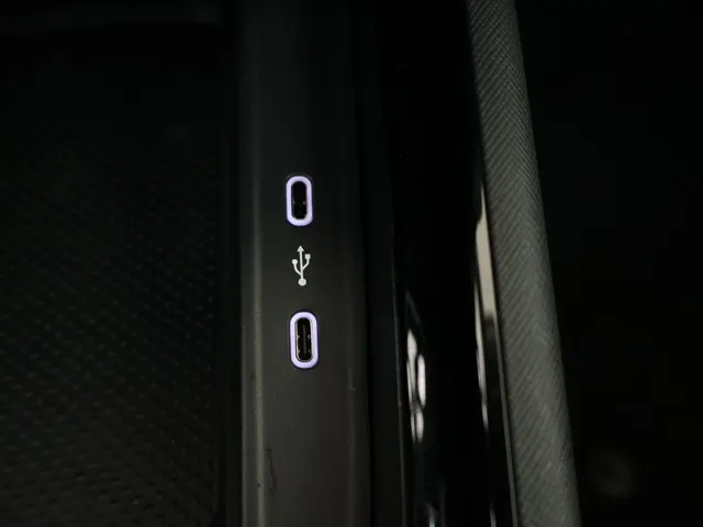 Škoda Kamiq 1.0 TSI Ambition Apple CarPlay | Android Auto