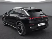 Volkswagen T-Roc 1.5eTSI/150PK R-Line · Navigatie · Camera + Parkeersensoren · Apple/Android Car Play · Garantie t/m 18-12-2027