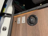 Renault Master T35 2.3 dCi 135 L3H2 Work Edition | Camper Edition | Motorsport Edition | Thule Omnistor Luifel | Airco in Leefruimte | TV | Koelkast | Magnetron | Volledig Bed | 2 Lederen Stoelen | DAB | LED Verlichting Leefruimte |