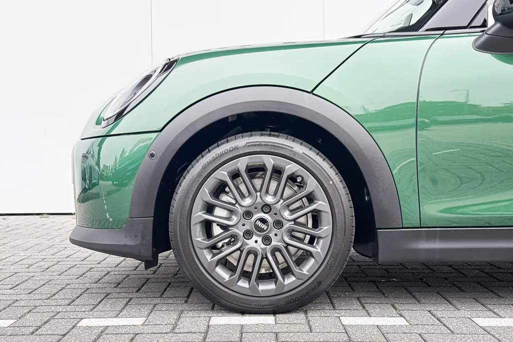 MINI Cooper 3-deurs 1.5 Cooper C Favoured M