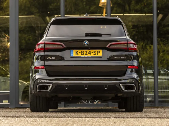 BMW X5 xDrive45e High Executive | NL geleverd | 1e Eigenaar | Achteras besturing |